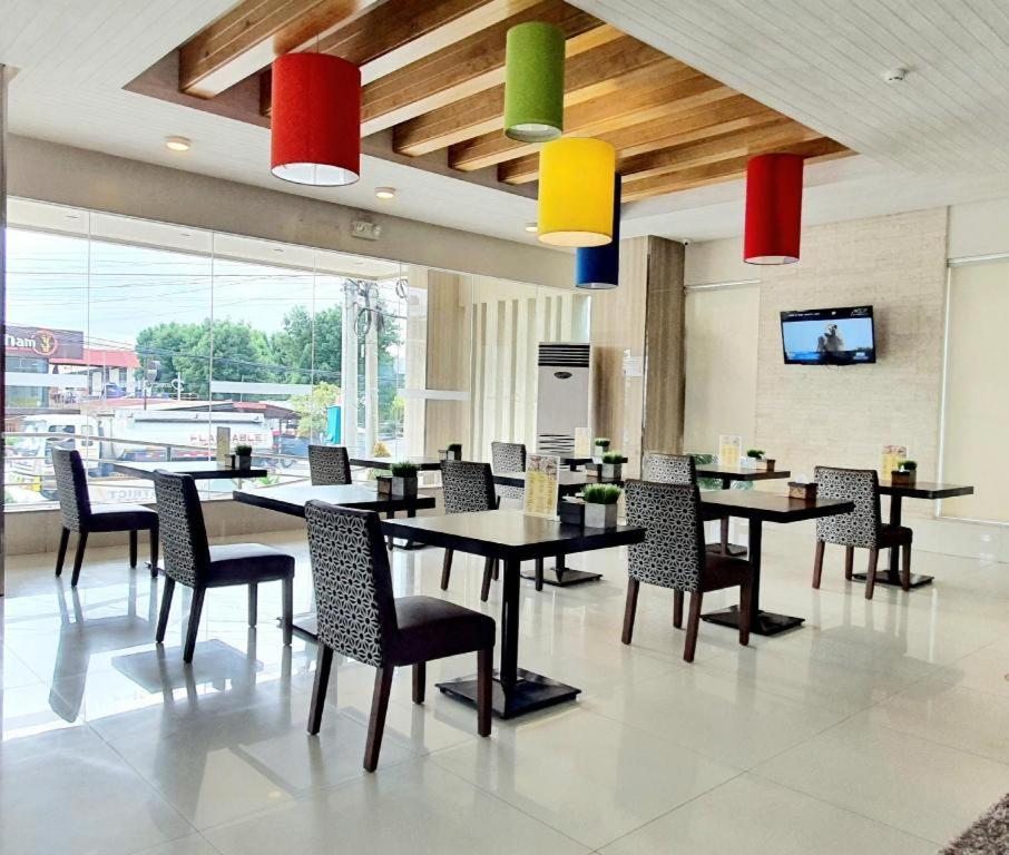 District 21 Hotel Iloílo Exterior foto