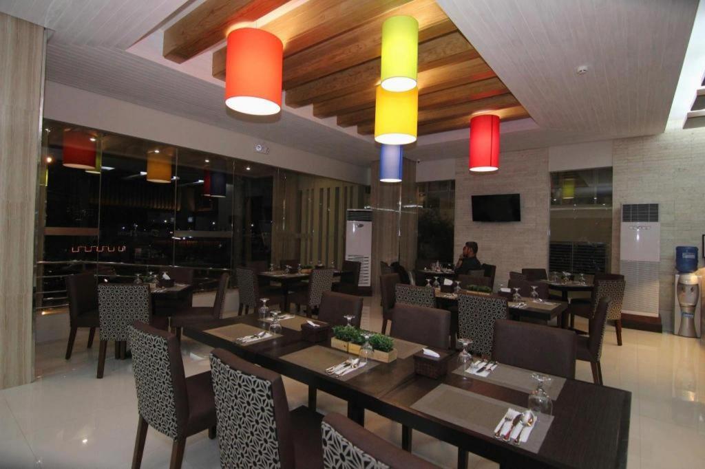 District 21 Hotel Iloílo Exterior foto
